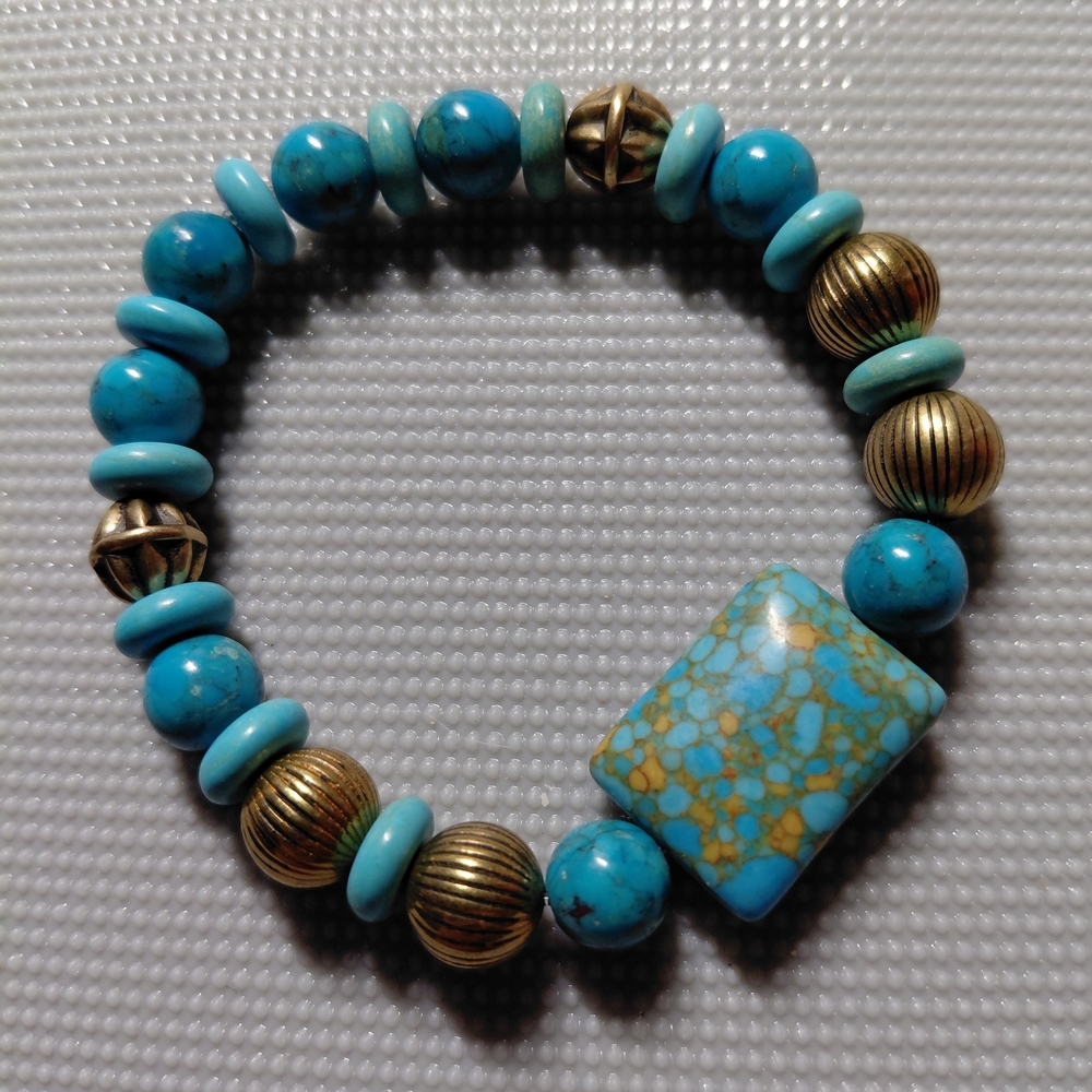 Elegant Turquoise Bracelet with Gold Accents Size 6.5" - Picture 2 of 5